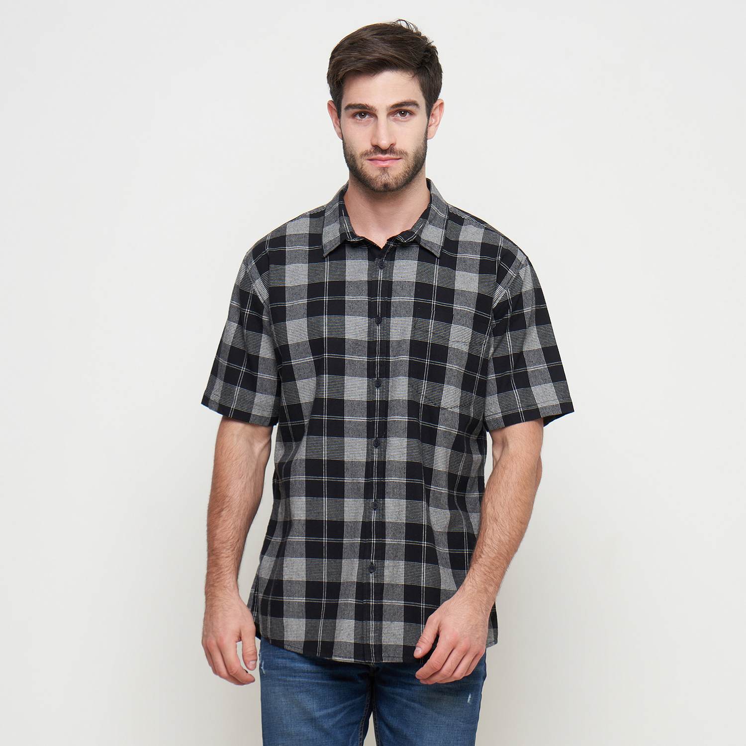 THE GAB'S KEMEJA PRIA LENGAN PENDEK REGULAR FIT MOTIF KOTAK AABC449M0324