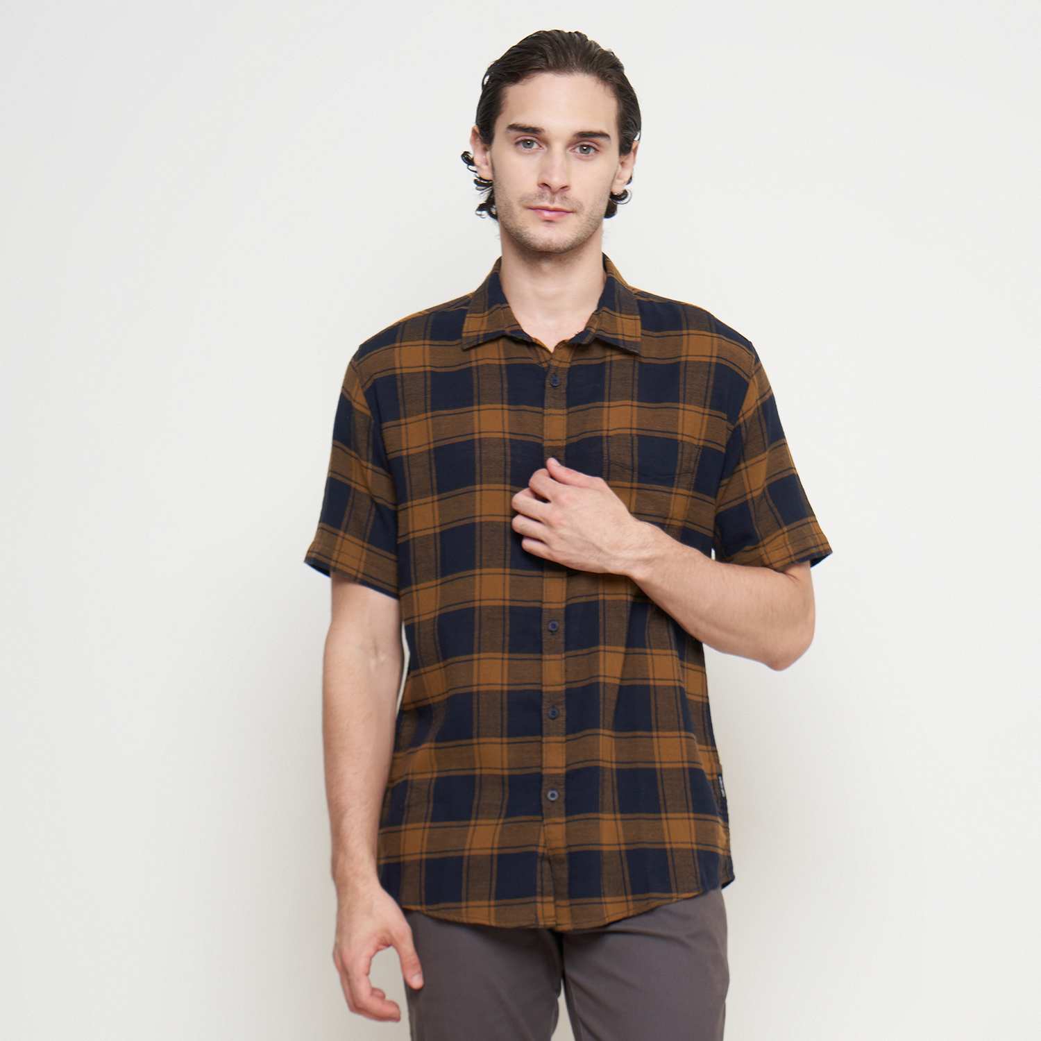 THE GAB'S Kemeja Kotak Pria Lengan Pendek Regular Fit AABC400M0124