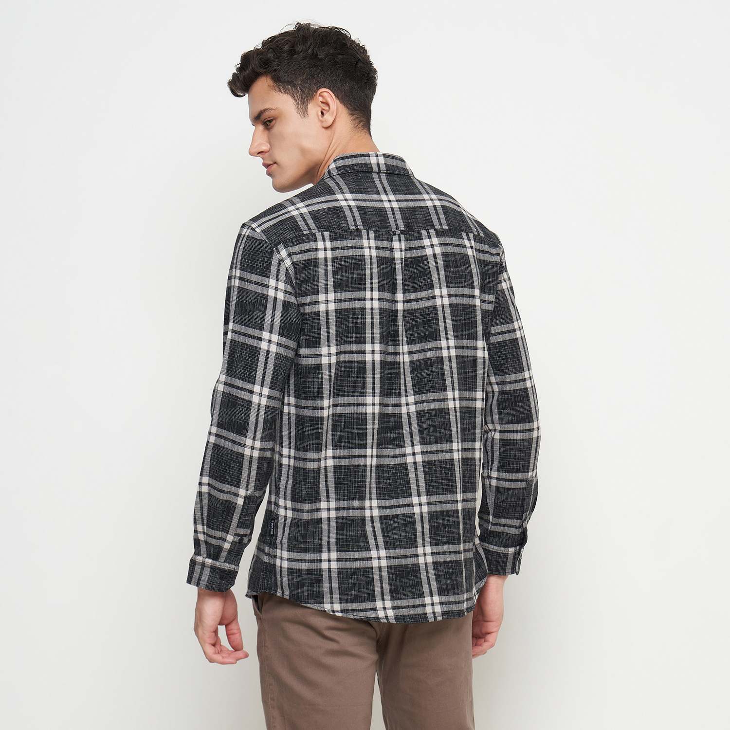 THE GAB'S KEMEJA LENGAN PANJANG PRIA MOTIF KOTAK REGULAR FIT ABAC187M0223