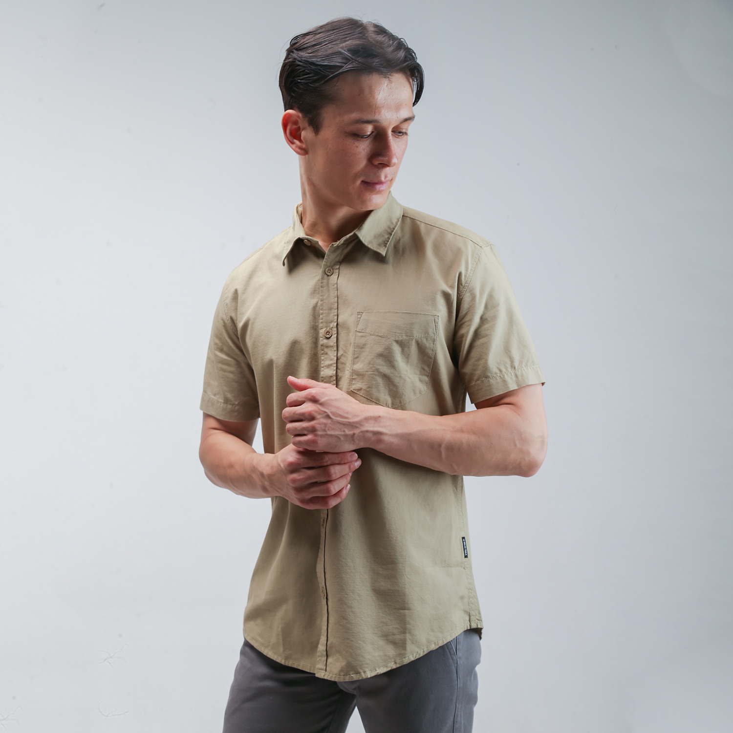 THE GAB'S KEMEJA POLOS PRIA LENGAN PENDEK REGULAR FIT AABC502F1124