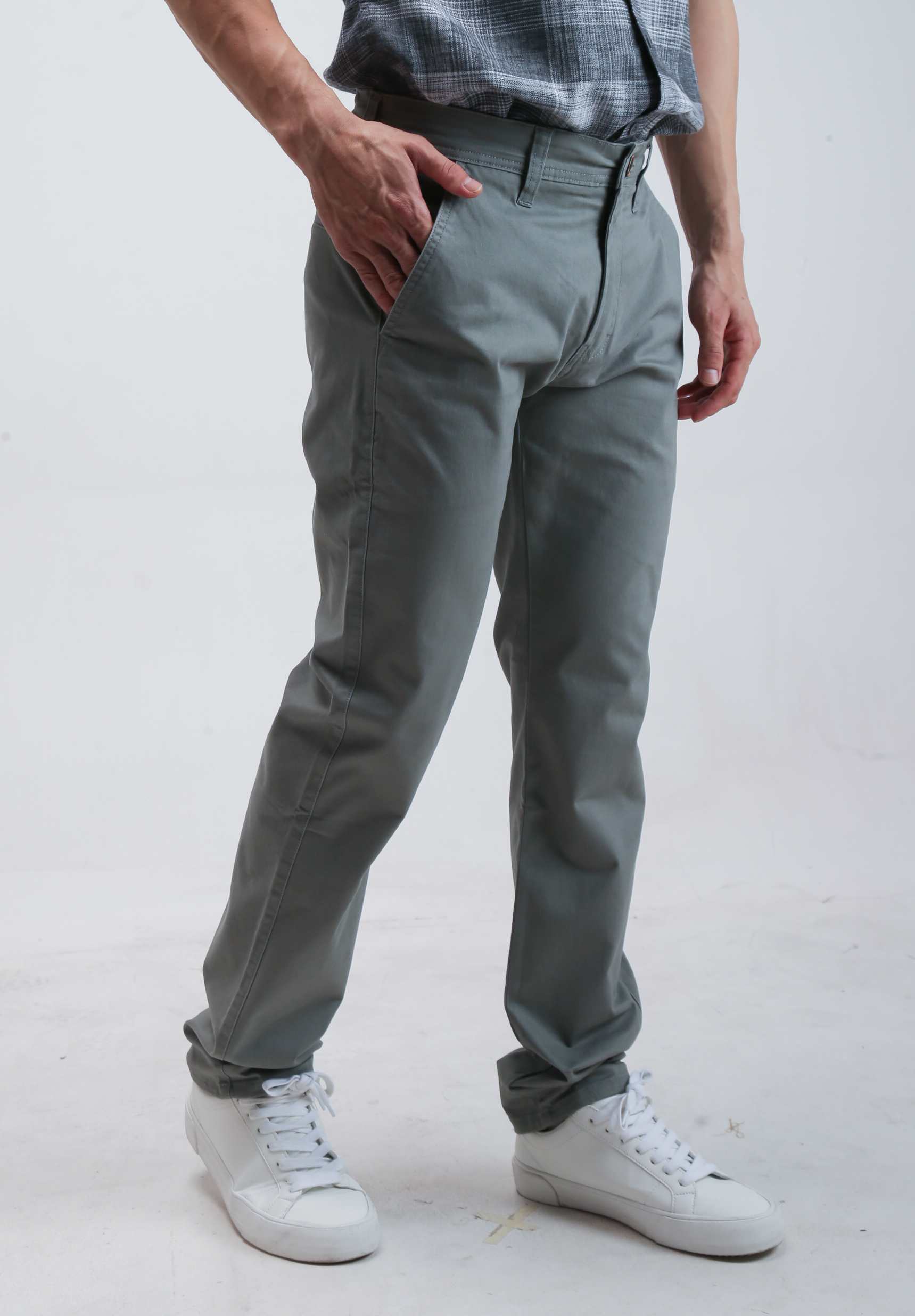 
                                                                                THE GAB'S CELANA PANJANG CHINOS PRIA SLIM FIT AAWD228J1024