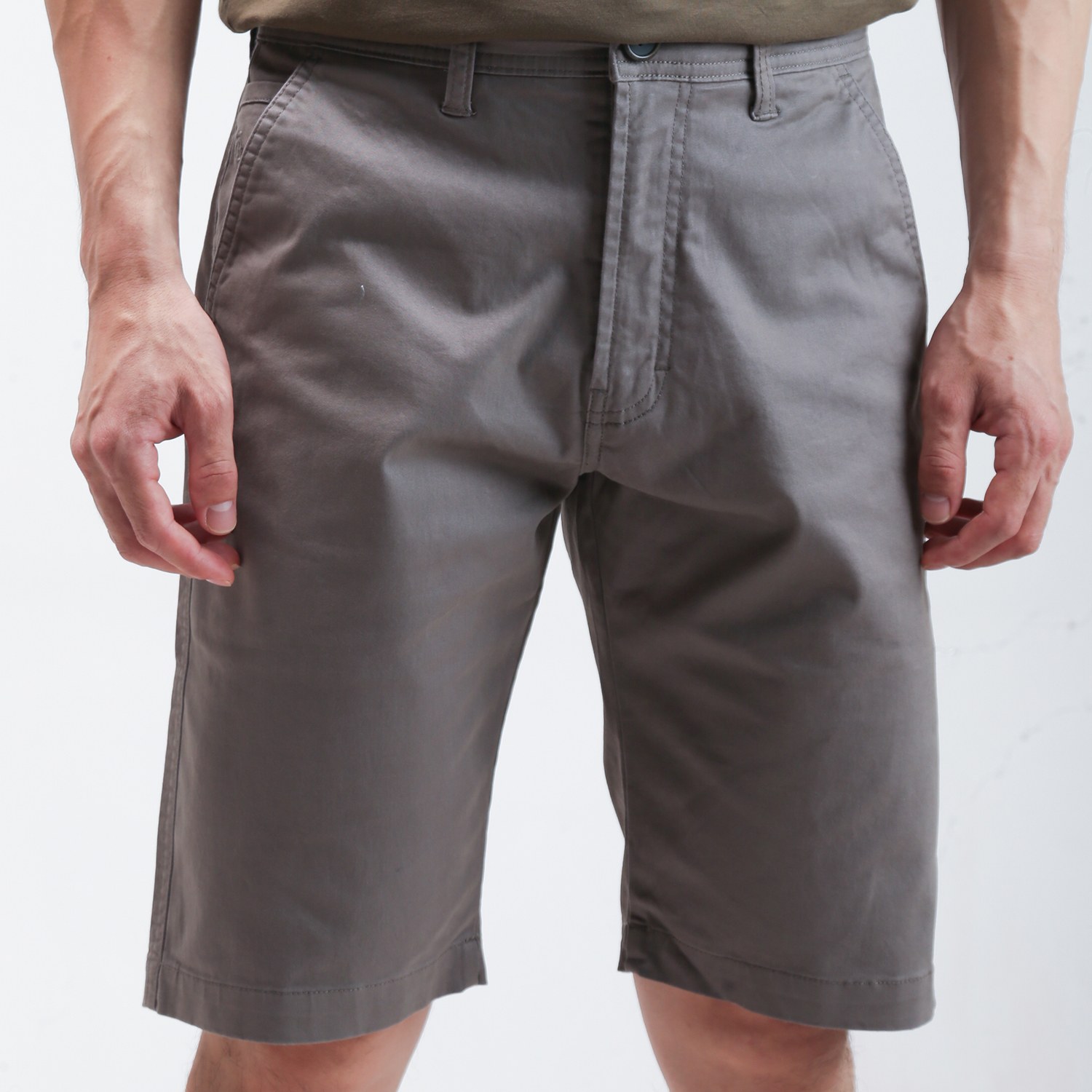 
                                                                                THE GAB'S CELANA CHINOS PENDEK PRIA REGULAR FIT AAXC235F1124